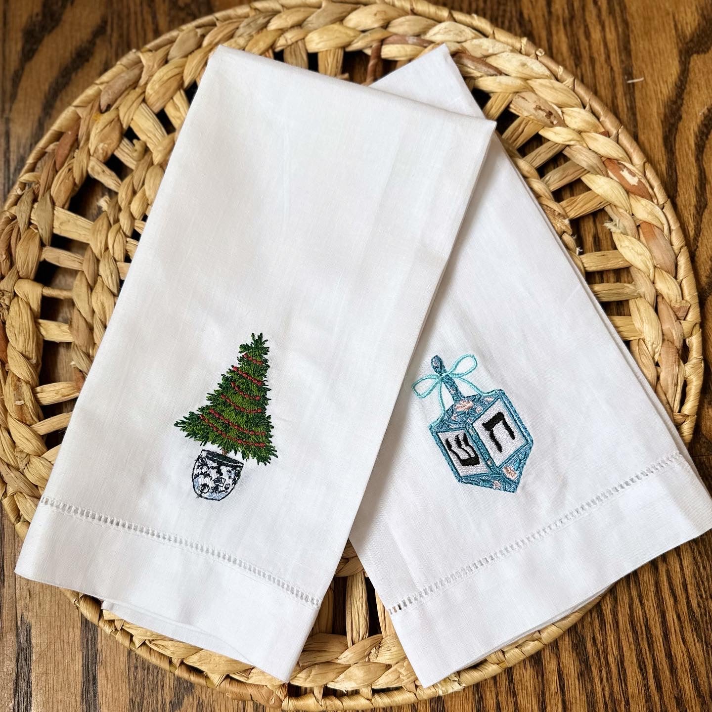 Holiday Linen Hand Towels